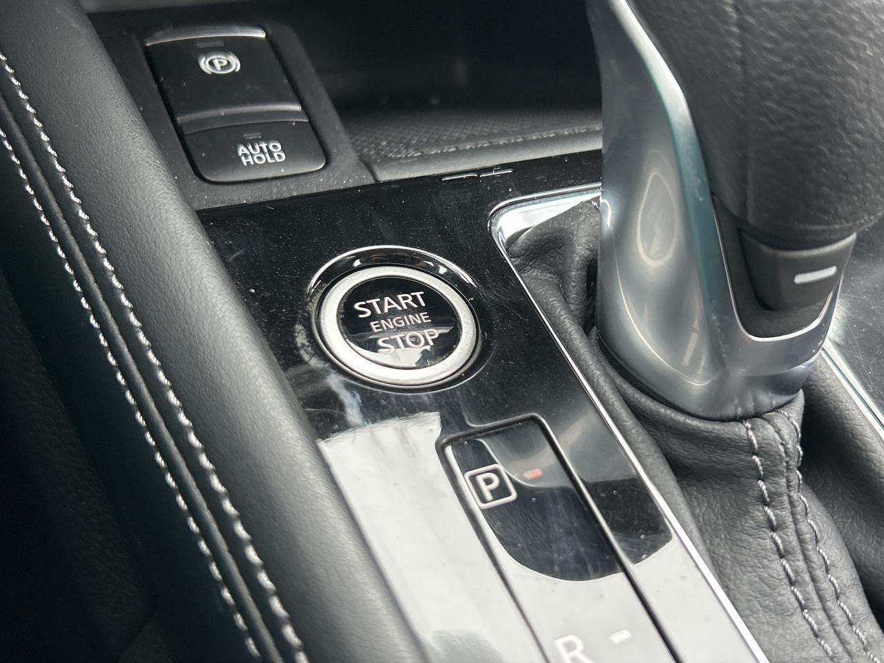 2024 Nissan Kicks SR FWD   Leather   Heated Seats & Steering Wheel Photo