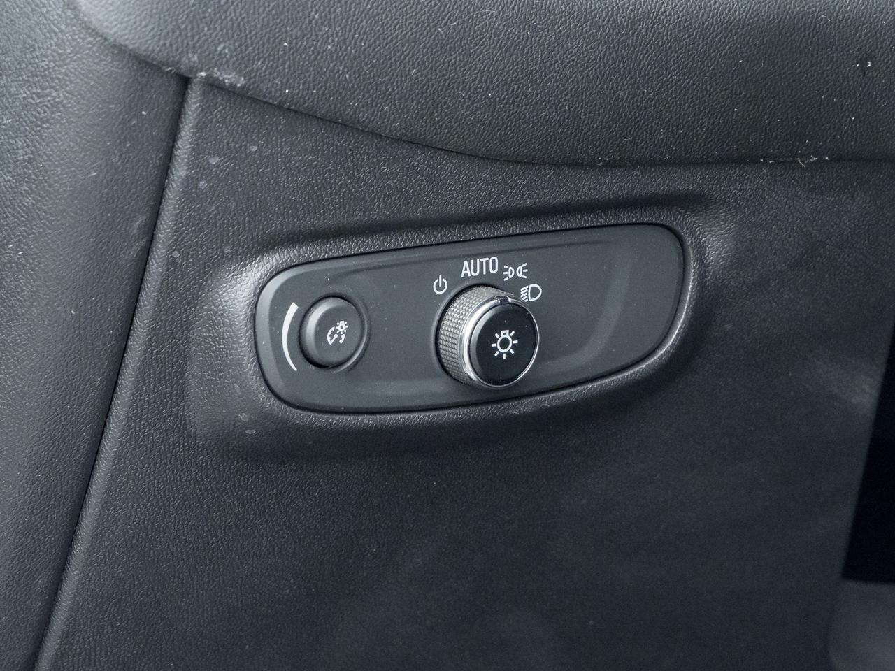 2022 Chevrolet Equinox FWD 4DR LT W-1LT Photo