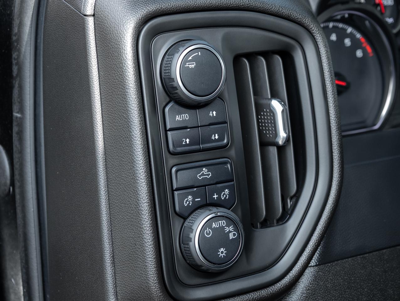 2021 Chevrolet Silverado 1500 4WD Crew Cab 147  Custom Trail Boss Photo