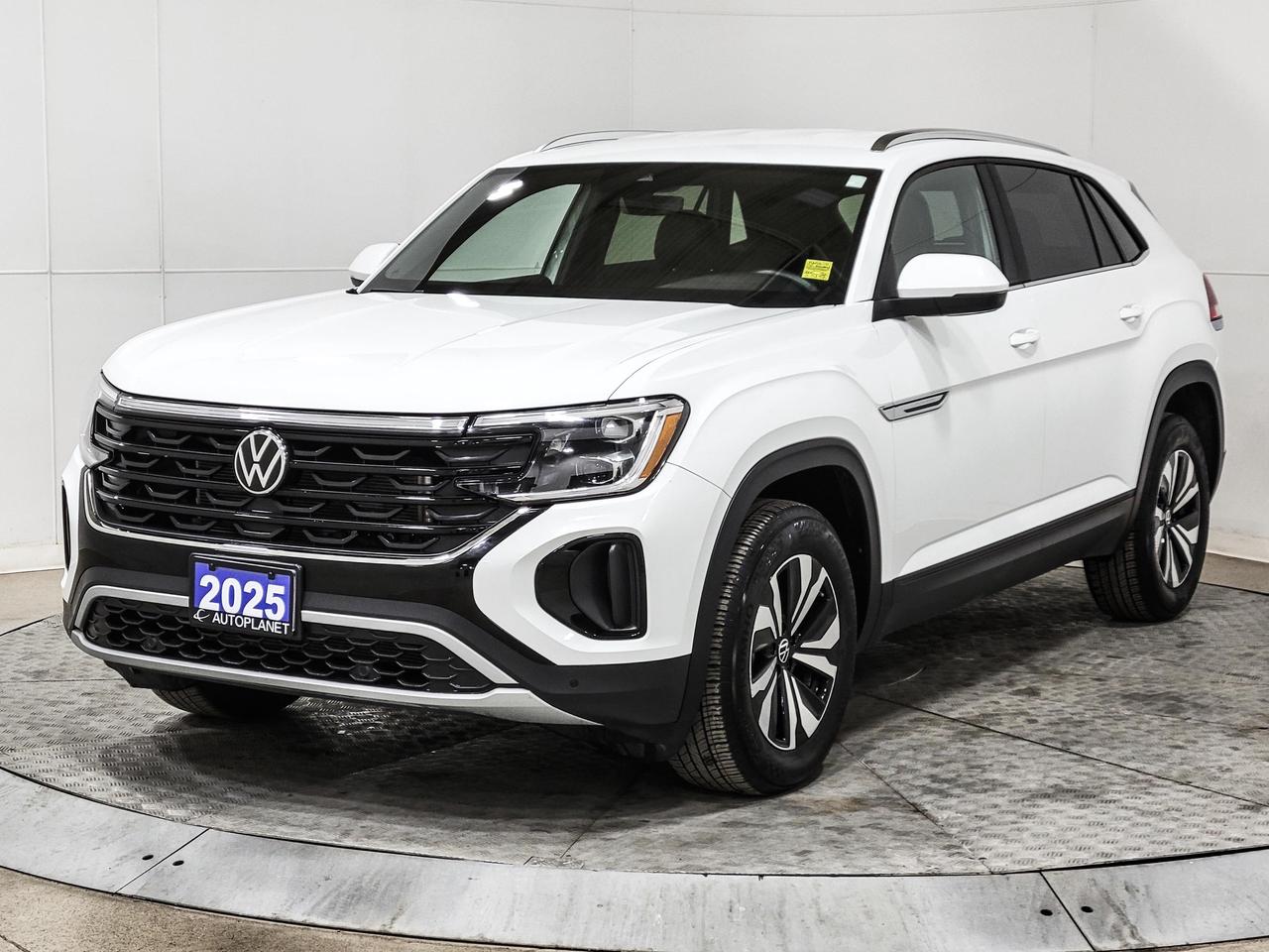 2025 Volkswagen Atlas Cross Sport Comfortline AWD, Apple CarPlay, Heated Seats! Photo