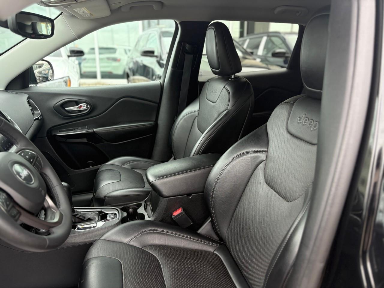 2022 Jeep Cherokee Altitude 4dr 4x4 Photo3