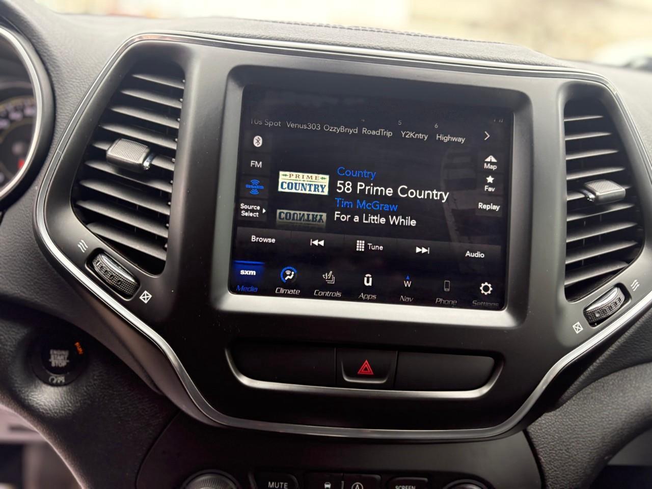 2022 Jeep Cherokee Altitude 4dr 4x4 Photo