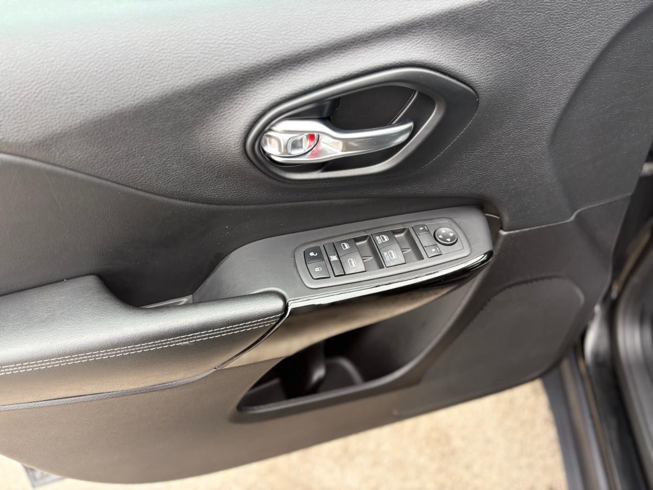 2022 Jeep Cherokee Altitude 4dr 4x4 Photo