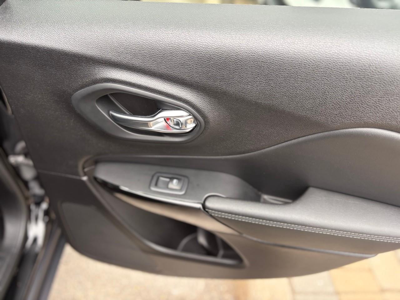 2022 Jeep Cherokee Altitude 4dr 4x4 Photo