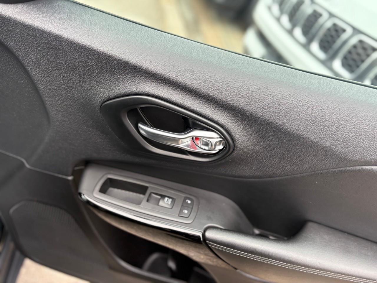 2022 Jeep Cherokee Altitude 4dr 4x4 Photo