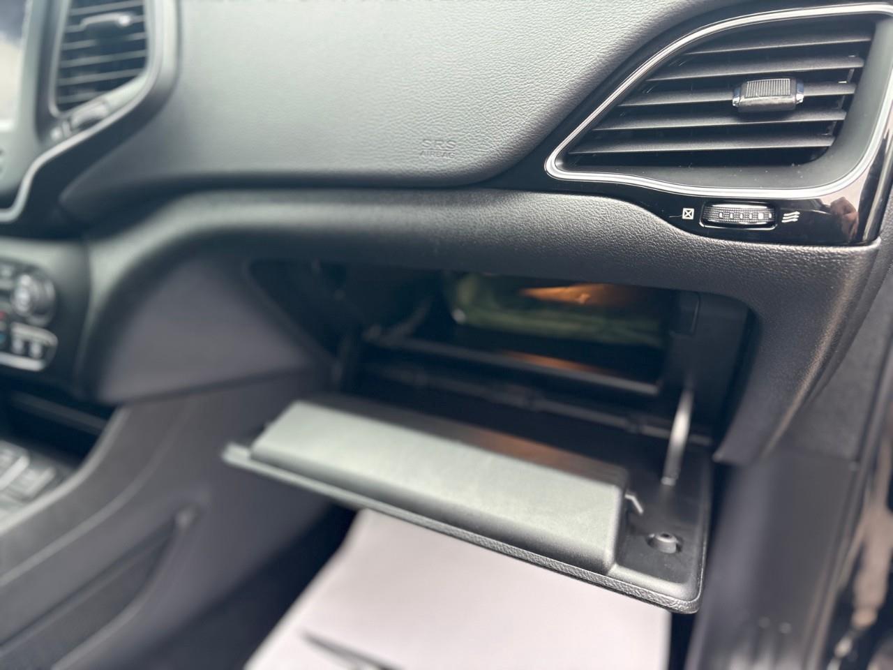 2022 Jeep Cherokee Altitude 4dr 4x4 Photo