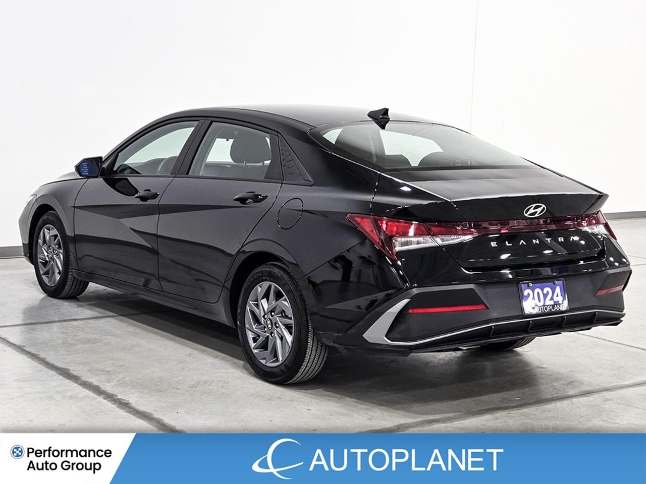 2024 Hyundai Elantra Preferred, Back Up Cam, Heated Seats, Bluetooth! Photo4