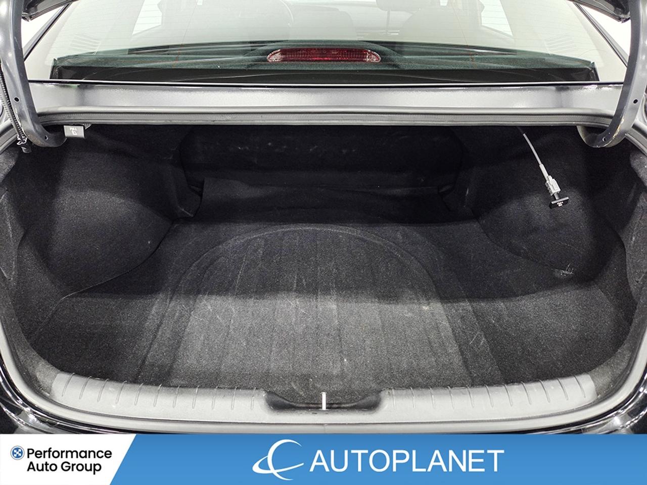 2024 Hyundai Elantra Preferred, Back Up Cam, Heated Seats, Bluetooth! Photo