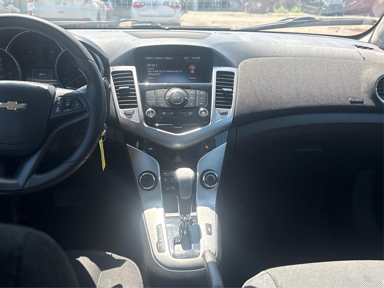 2015 Chevrolet Cruze CERTIFIED CLEAN CAR WE FINANCE ALL CREDIT Photo