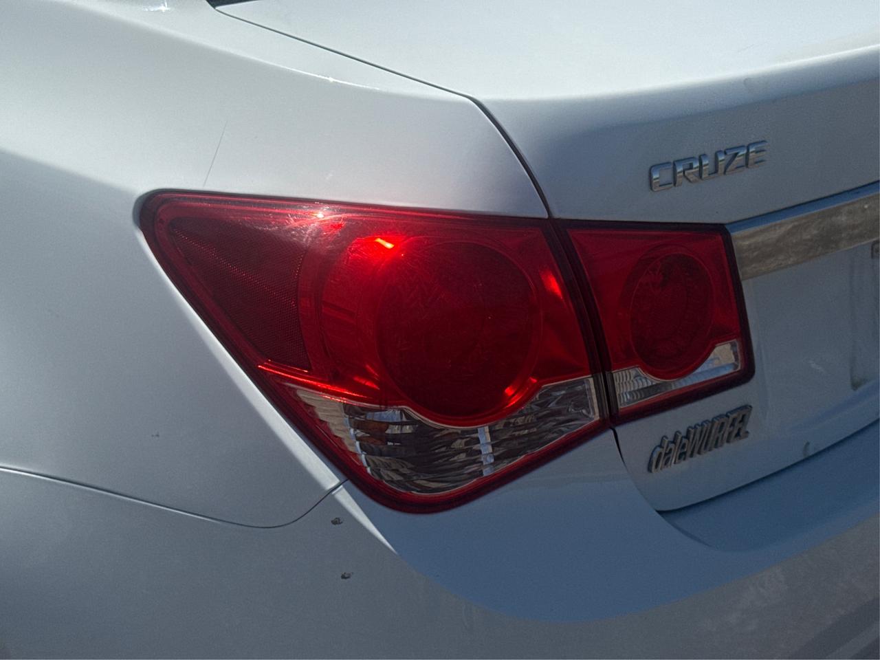 2015 Chevrolet Cruze CERTIFIED CLEAN CAR WE FINANCE ALL CREDIT Photo