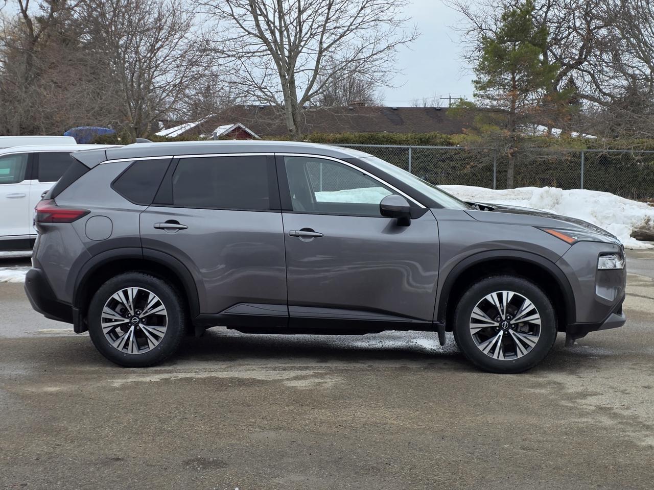2023 Nissan Rogue SV Moonroof AWD Photo3