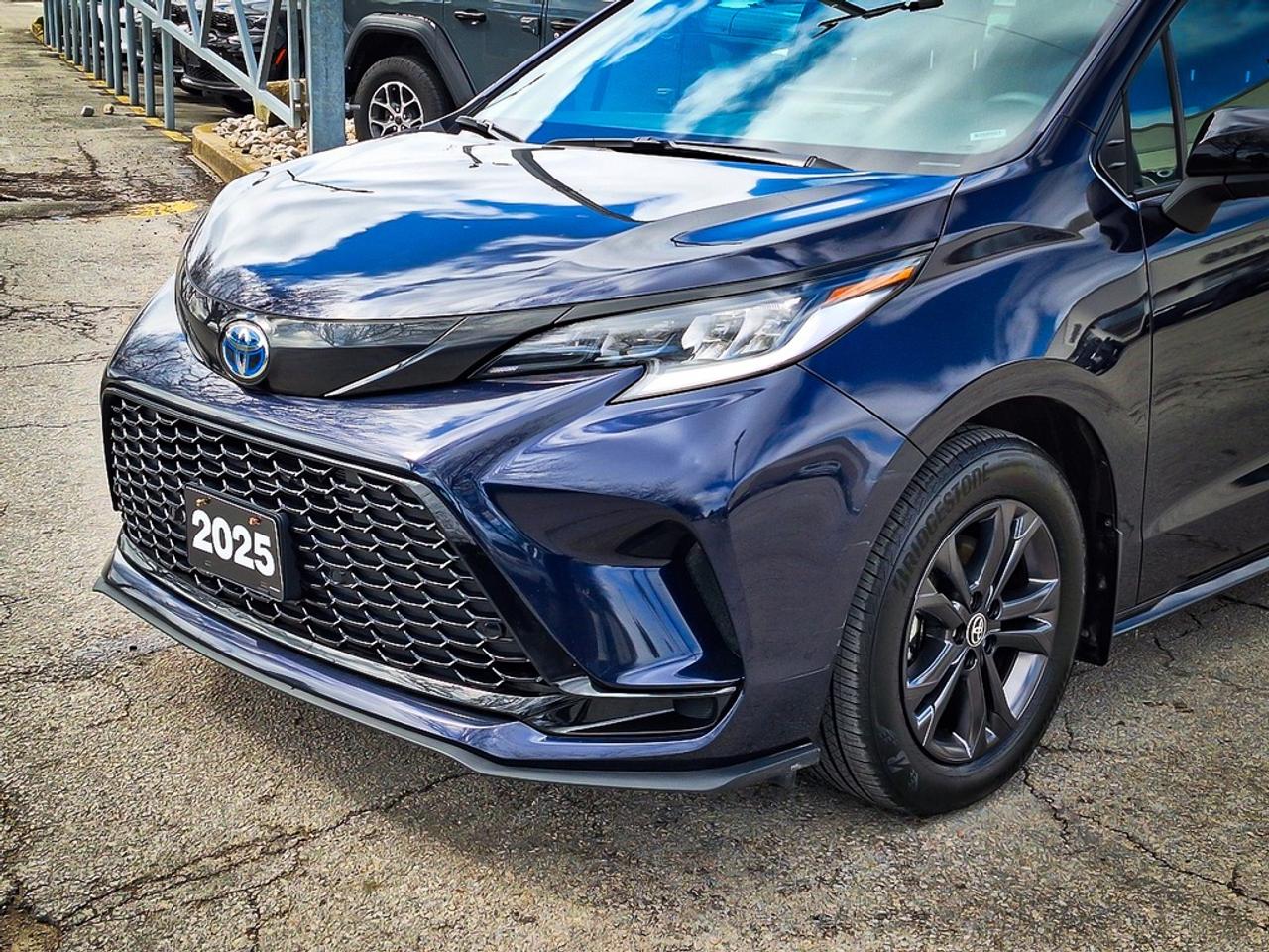 2025 Toyota Sienna  Photo