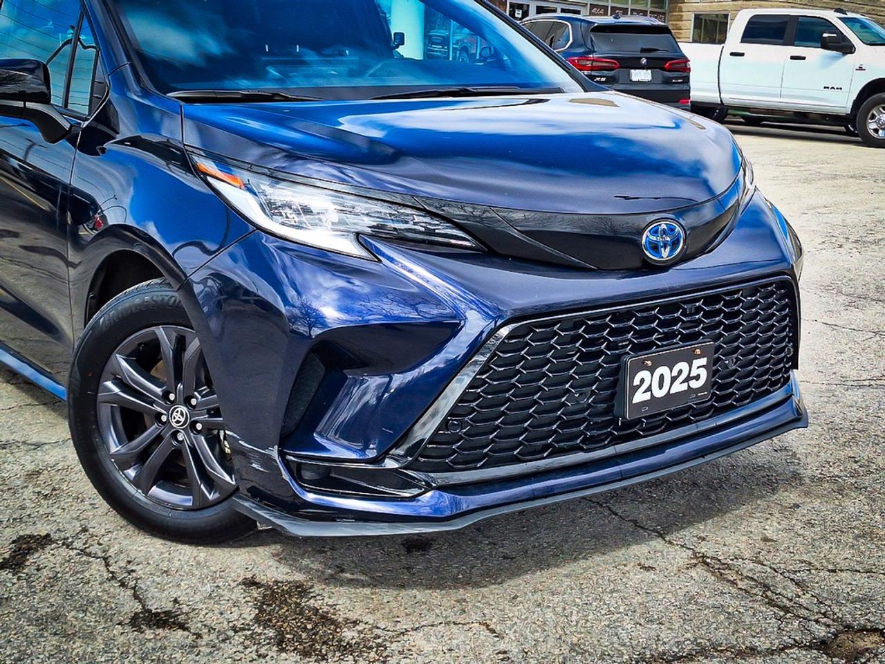 2025 Toyota Sienna  Photo2