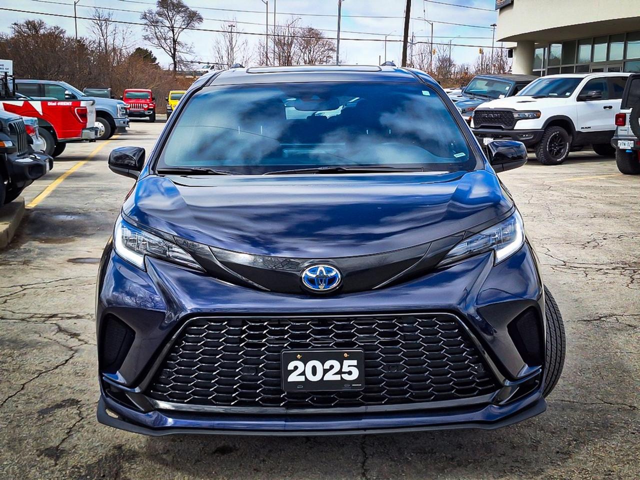 2025 Toyota Sienna  Photo3