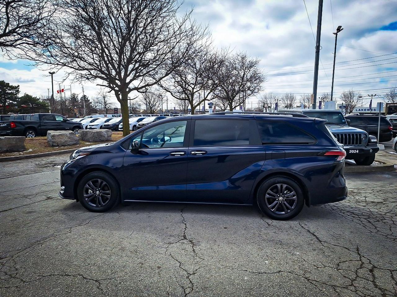 2025 Toyota Sienna  Photo