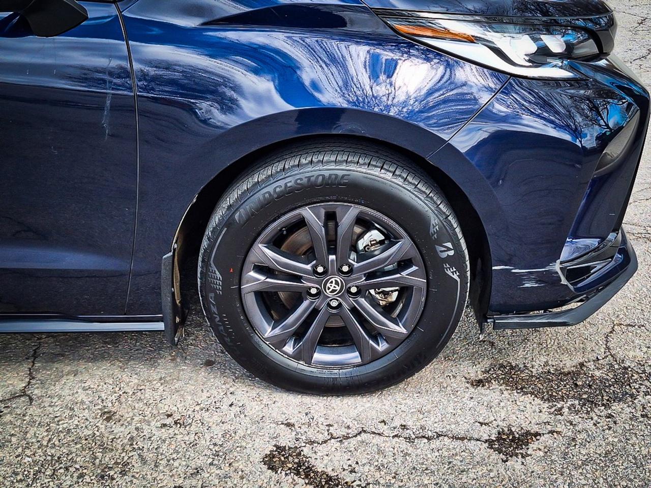 2025 Toyota Sienna  Photo