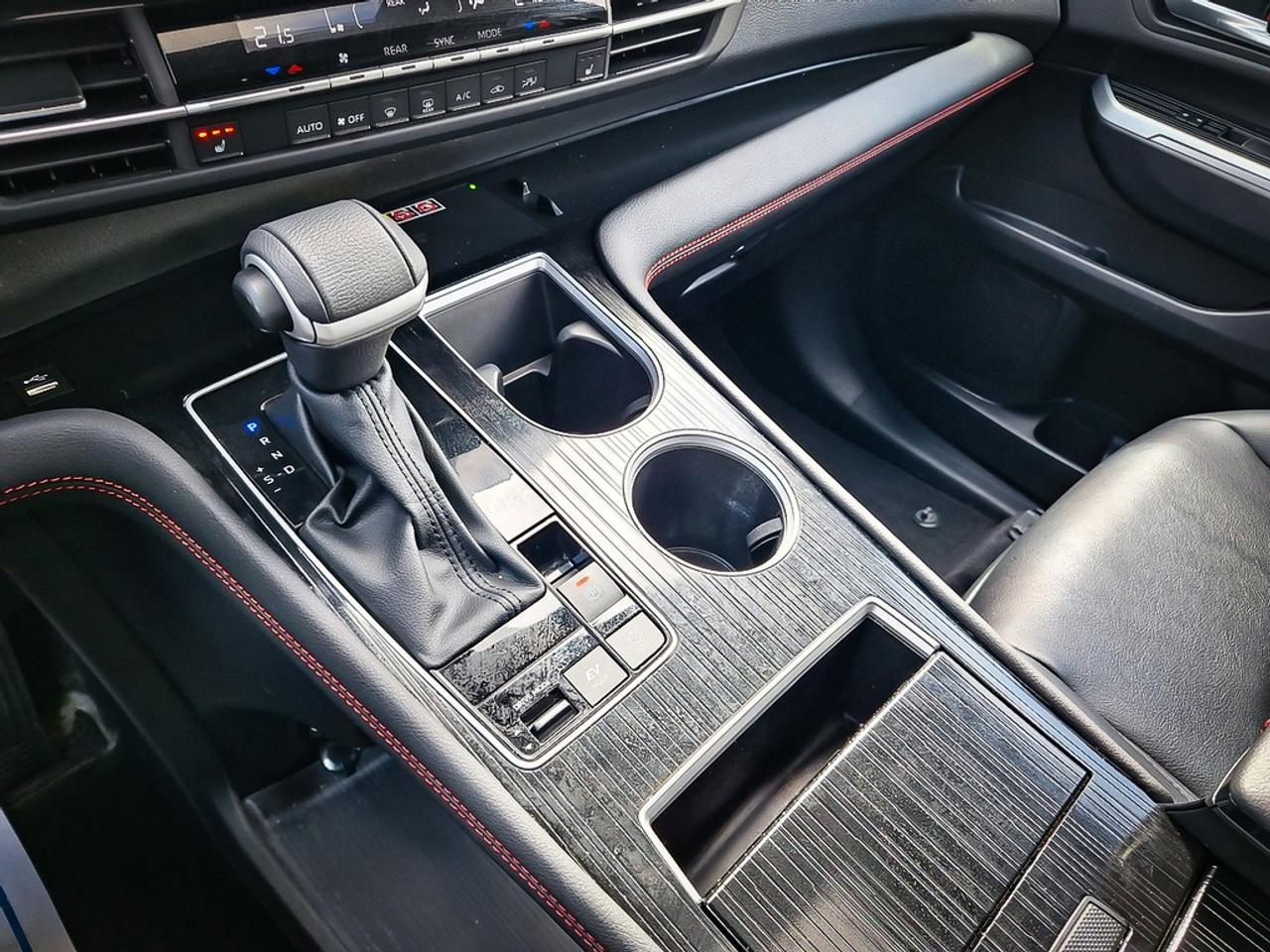 2025 Toyota Sienna  Photo