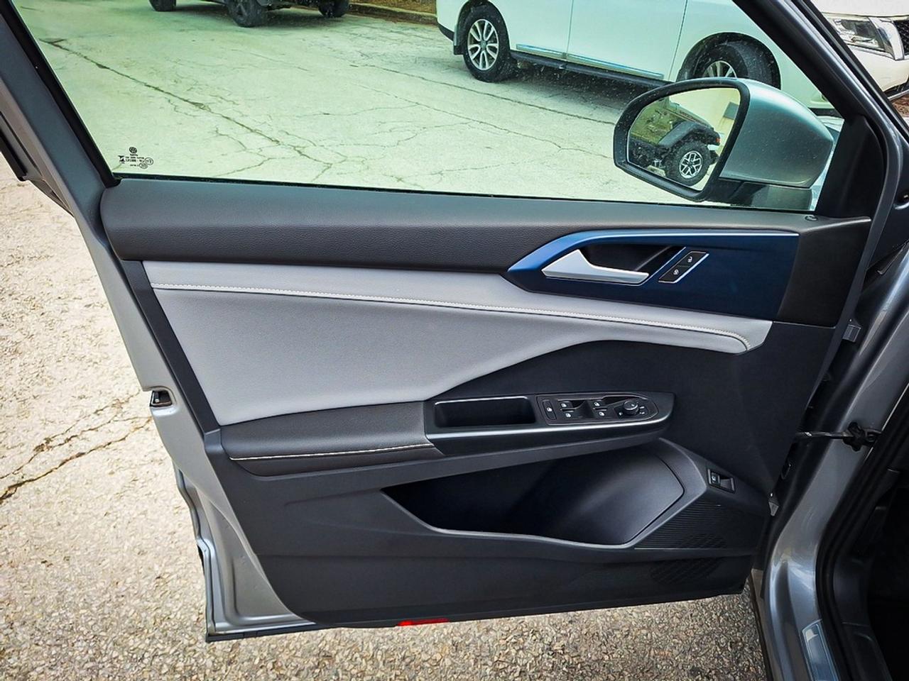 2024 Volkswagen Taos  Photo