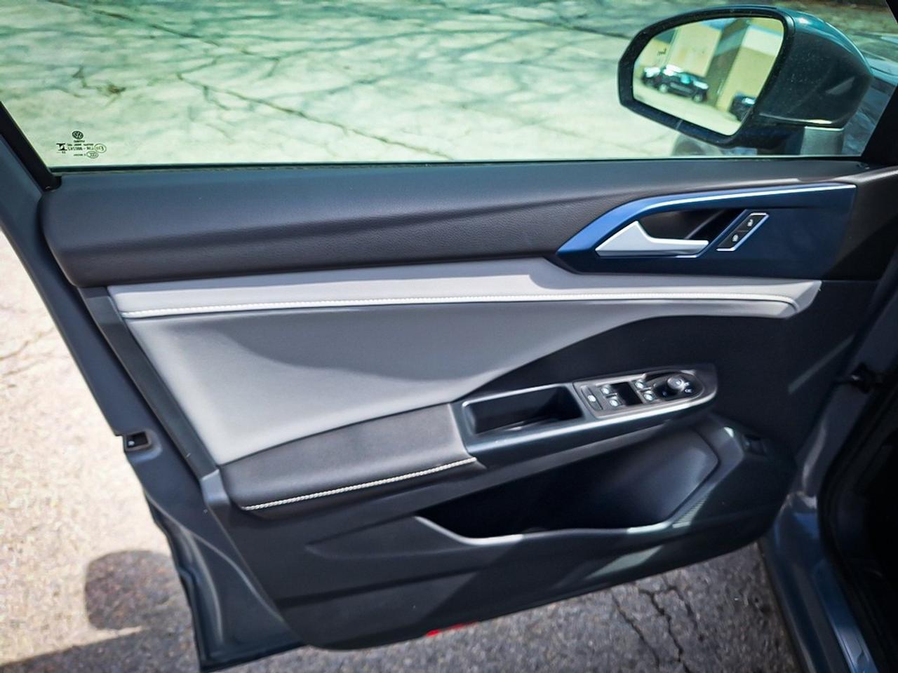 2024 Volkswagen Taos  Photo