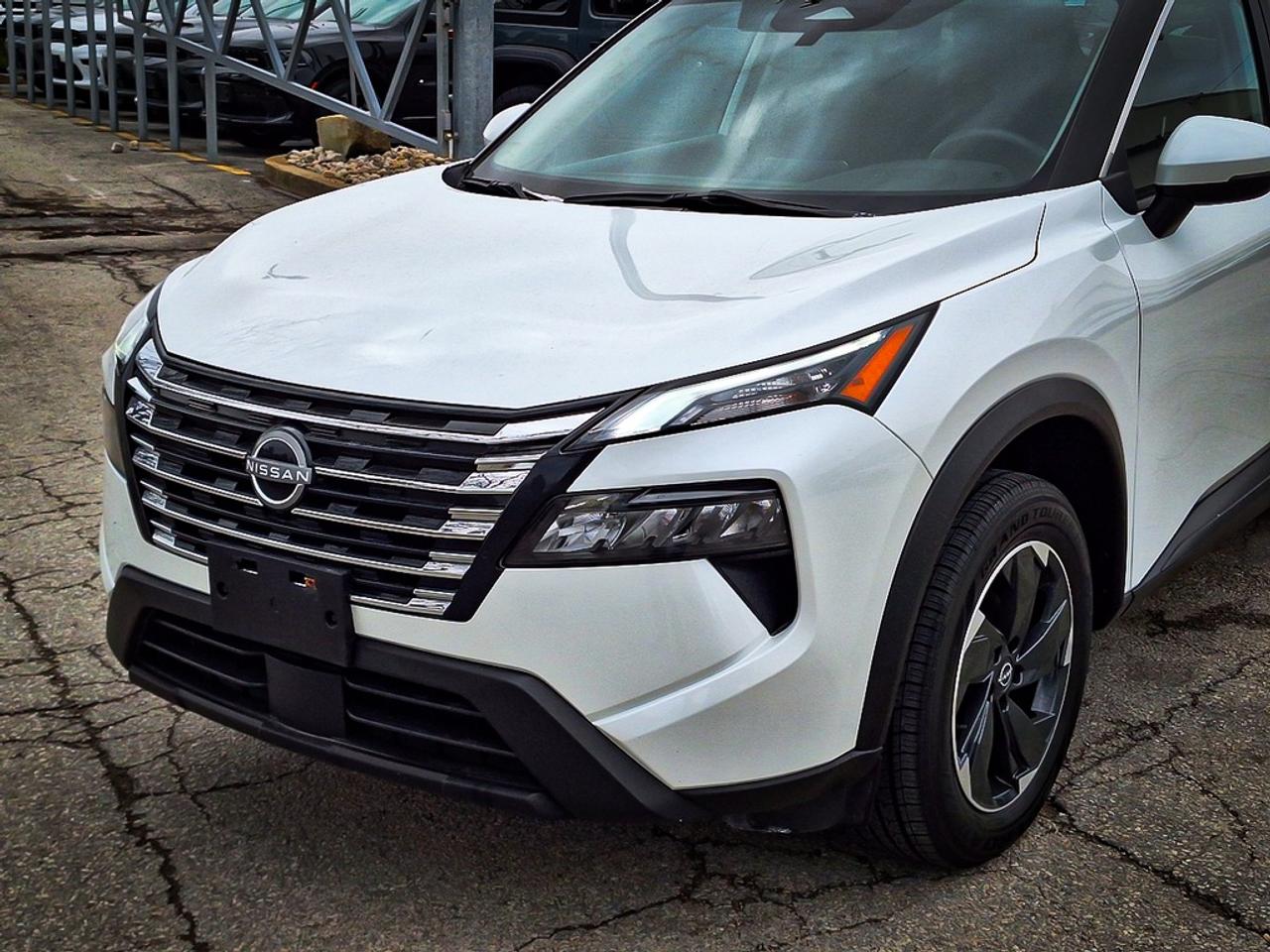 2024 Nissan Rogue  Photo3