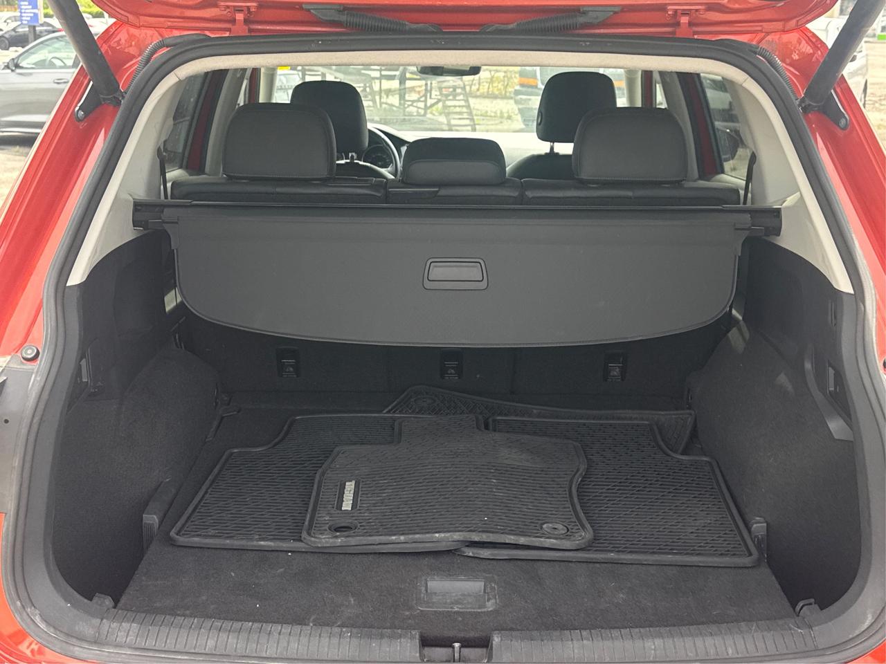 2019 Volkswagen Tiguan CERTIFIED MINT AWD LEATHER  WE FINANCE ALL CREDIT Photo