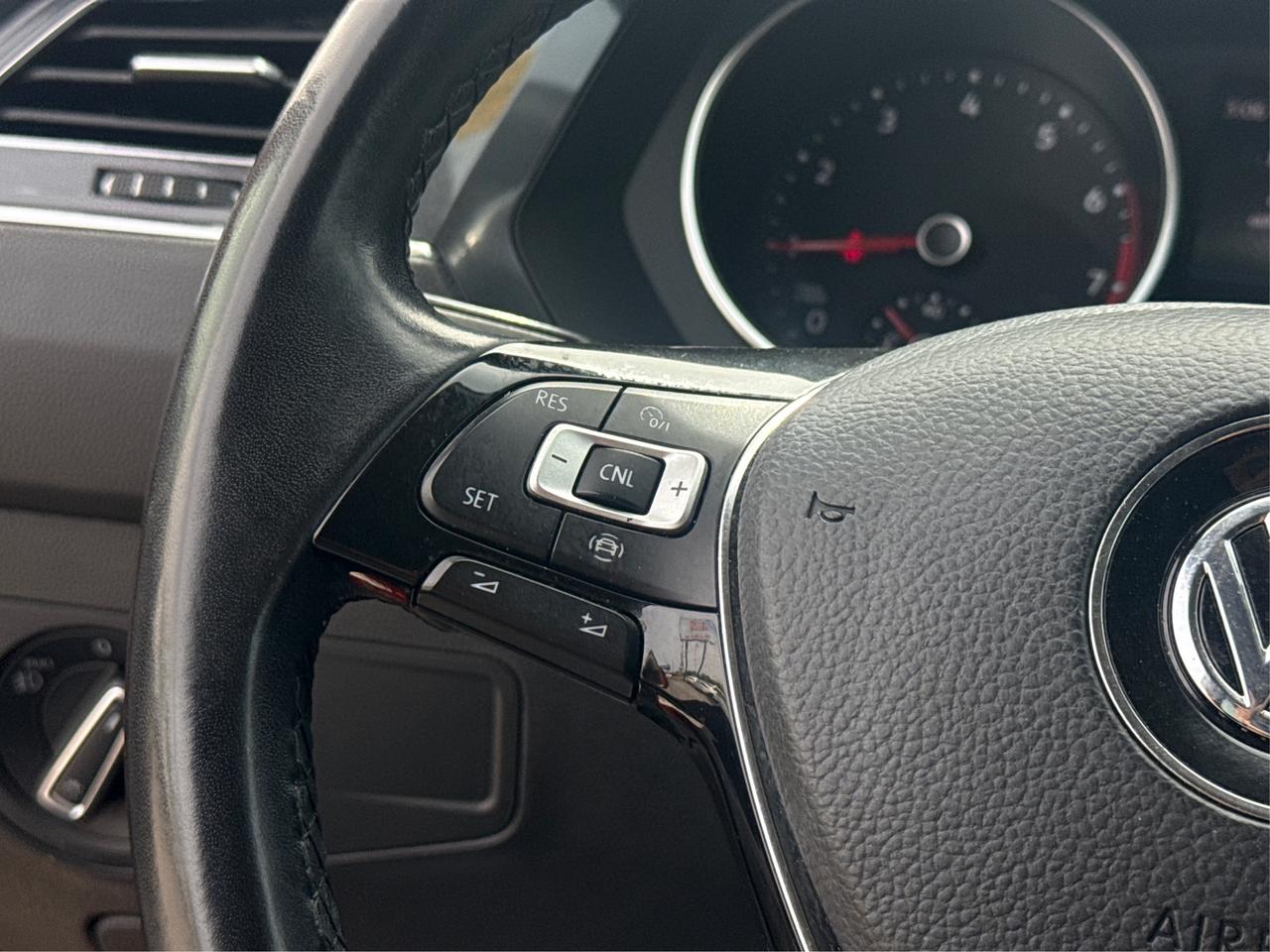 2019 Volkswagen Tiguan CERTIFIED MINT AWD LEATHER  WE FINANCE ALL CREDIT Photo