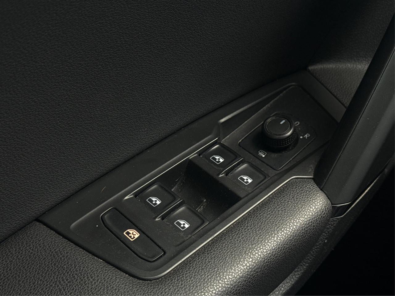 2019 Volkswagen Tiguan CERTIFIED MINT AWD LEATHER  WE FINANCE ALL CREDIT Photo
