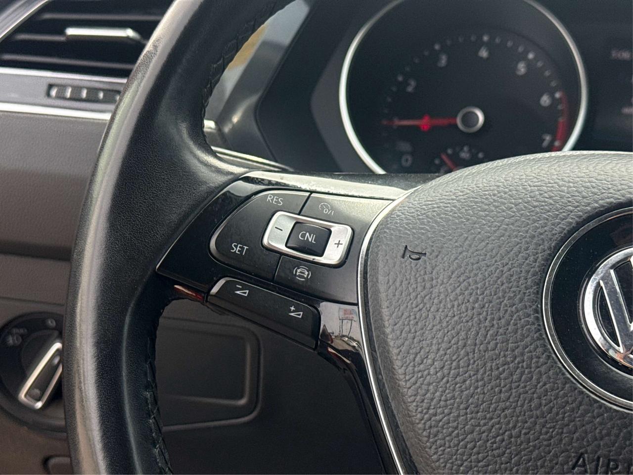 2019 Volkswagen Tiguan CERTIFIED MINT AWD LEATHER  WE FINANCE ALL CREDIT Photo