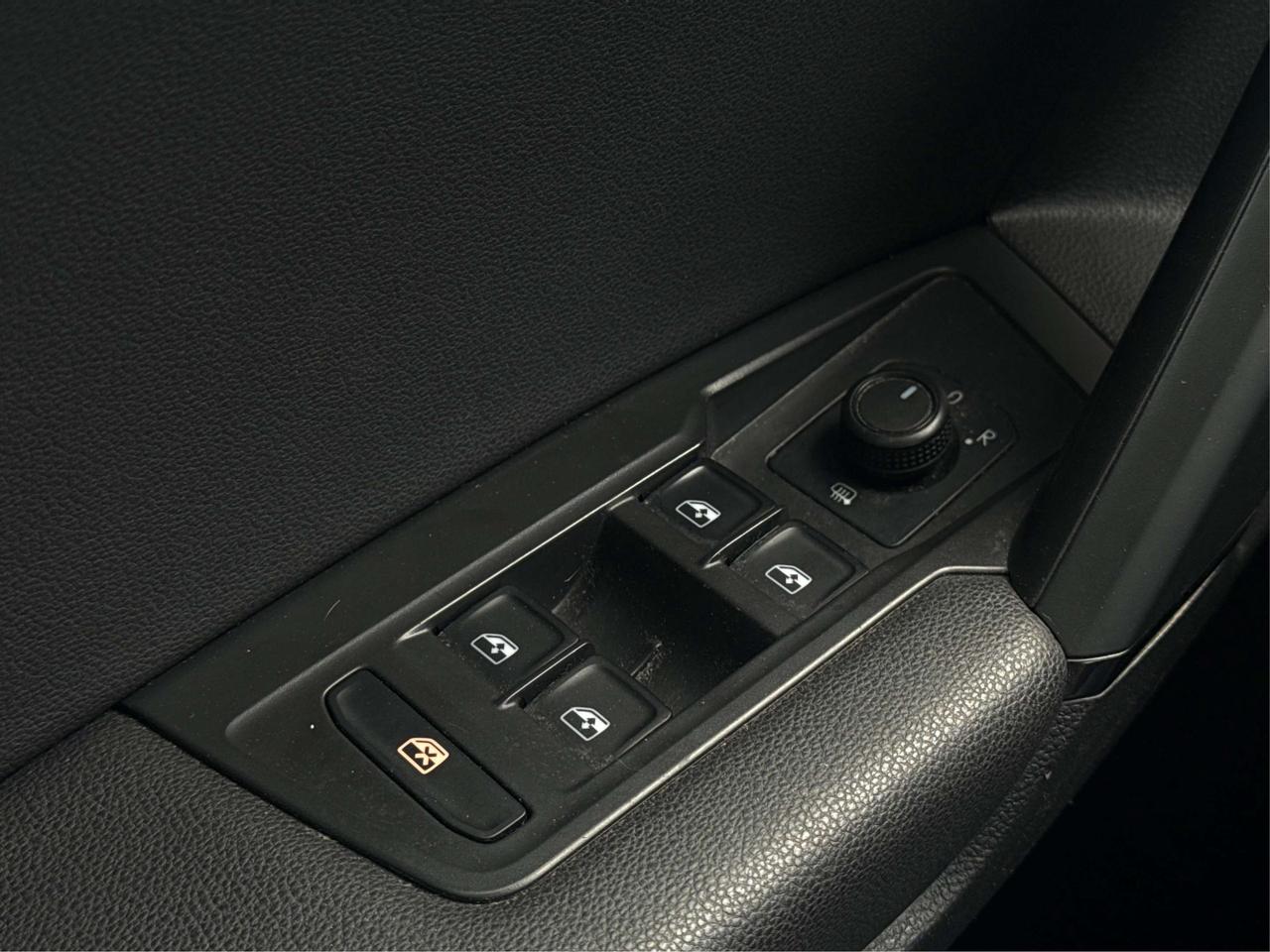 2019 Volkswagen Tiguan CERTIFIED MINT AWD LEATHER  WE FINANCE ALL CREDIT Photo