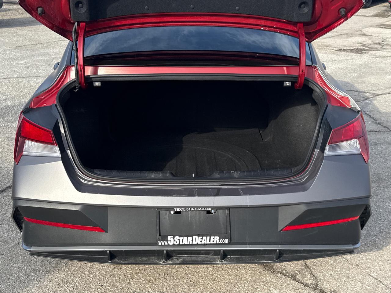 2024 Hyundai Elantra CRUISE REAR CAM LOW KM MINT! WE FINANCE ALL CREDIT Photo