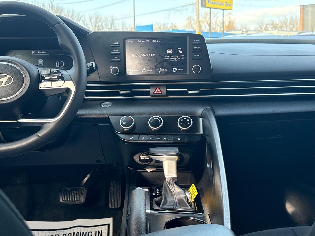 2024 Hyundai Elantra CRUISE REAR CAM LOW KM MINT! WE FINANCE ALL CREDIT Photo