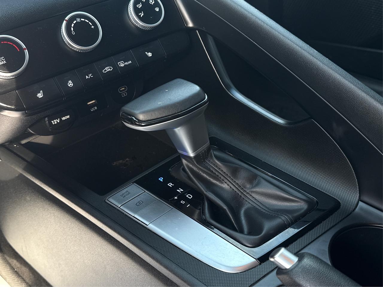 2024 Hyundai Elantra CRUISE REAR CAM LOW KM MINT! WE FINANCE ALL CREDIT Photo