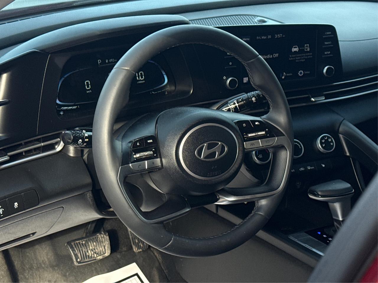 2024 Hyundai Elantra CRUISE REAR CAM LOW KM MINT! WE FINANCE ALL CREDIT Photo