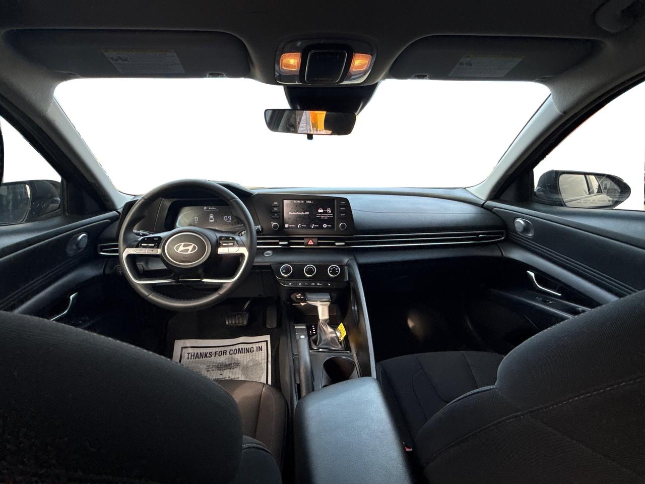 2024 Hyundai Elantra CRUISE REAR CAM LOW KM MINT! WE FINANCE ALL CREDIT Photo