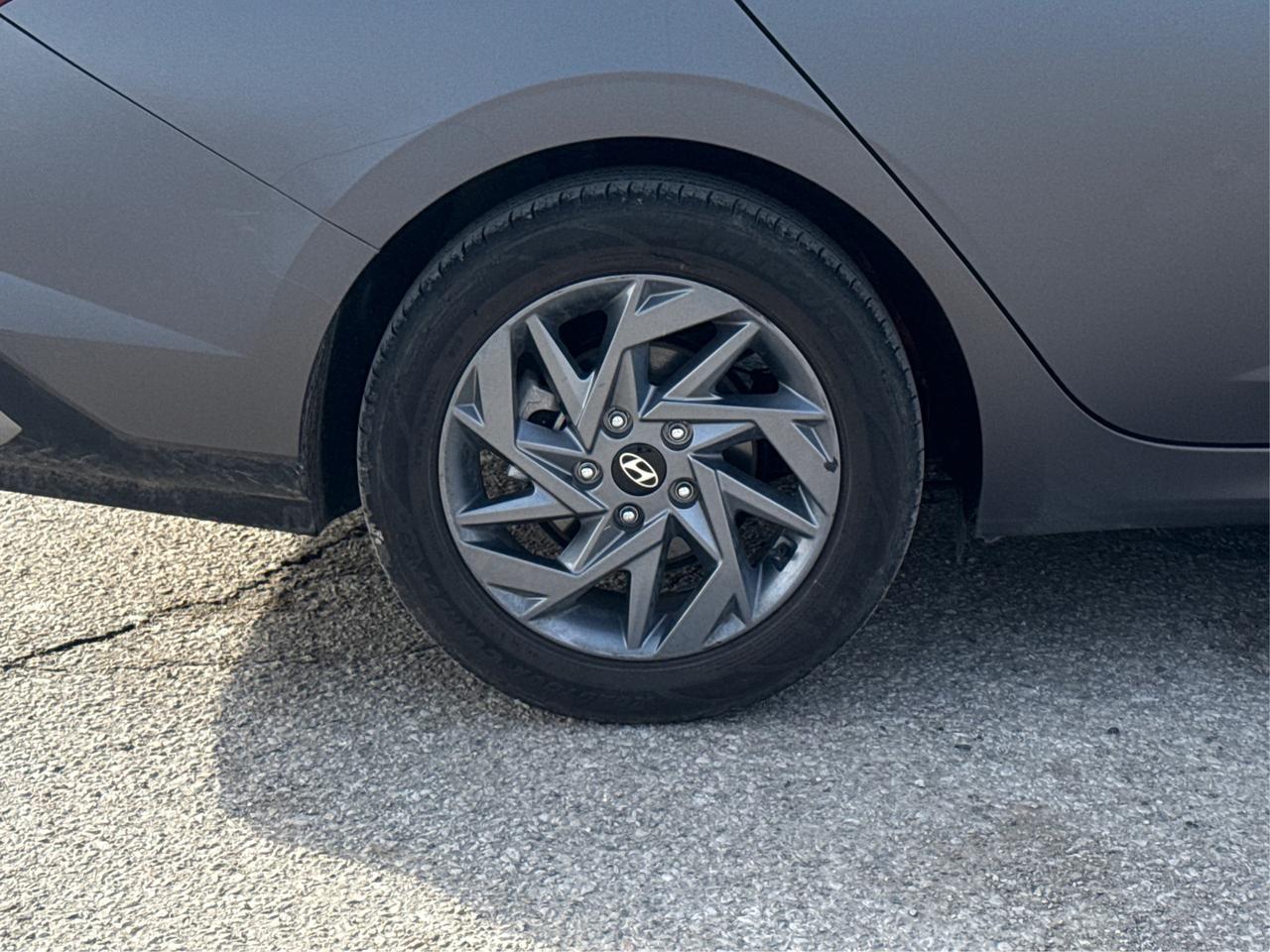 2024 Hyundai Elantra CRUISE REAR CAM LOW KM MINT! WE FINANCE ALL CREDIT Photo