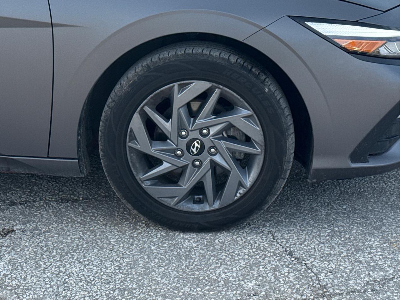 2024 Hyundai Elantra CRUISE REAR CAM LOW KM MINT! WE FINANCE ALL CREDIT Photo