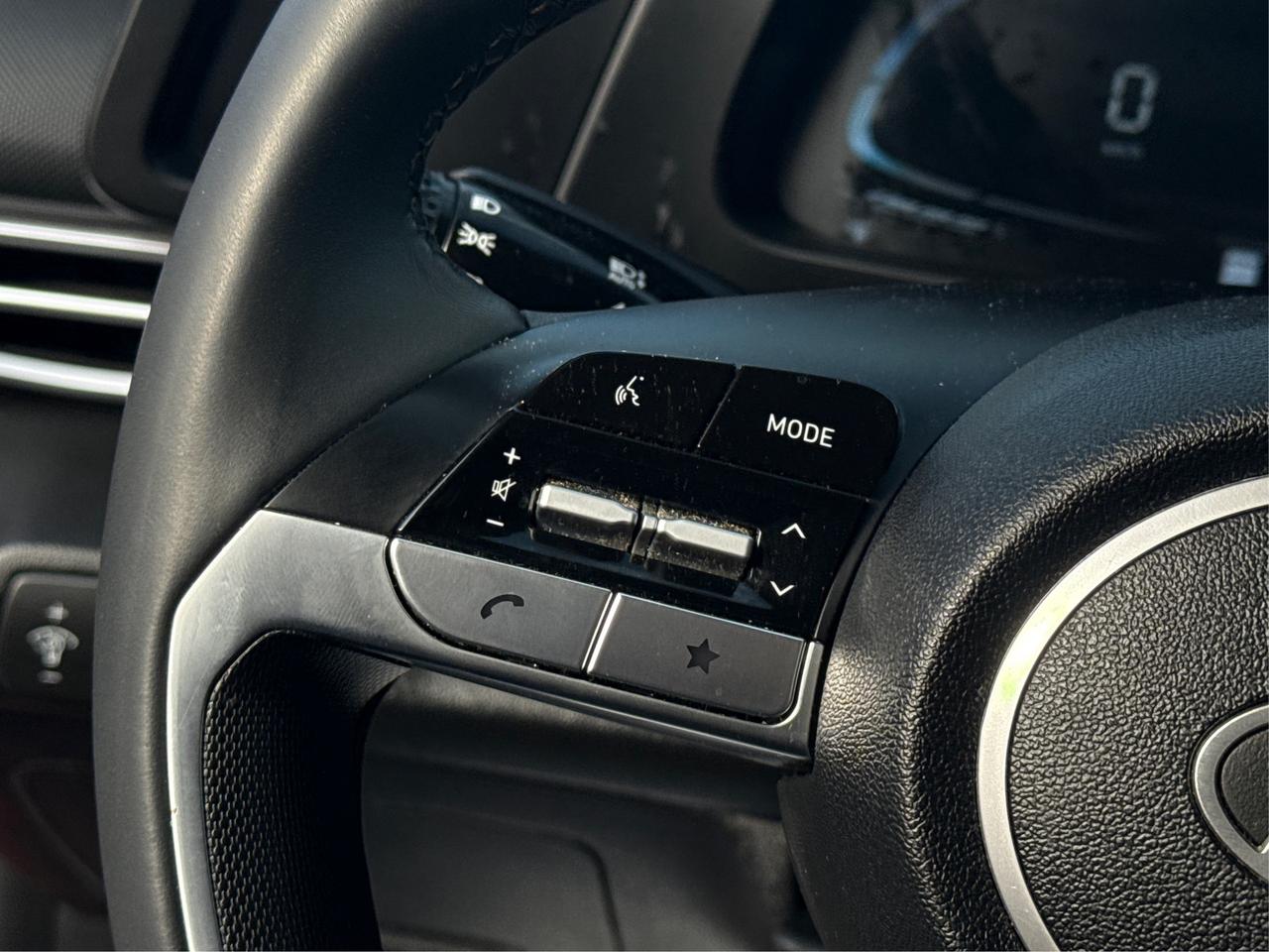 2024 Hyundai Elantra CRUISE REAR CAM LOW KM MINT! WE FINANCE ALL CREDIT Photo