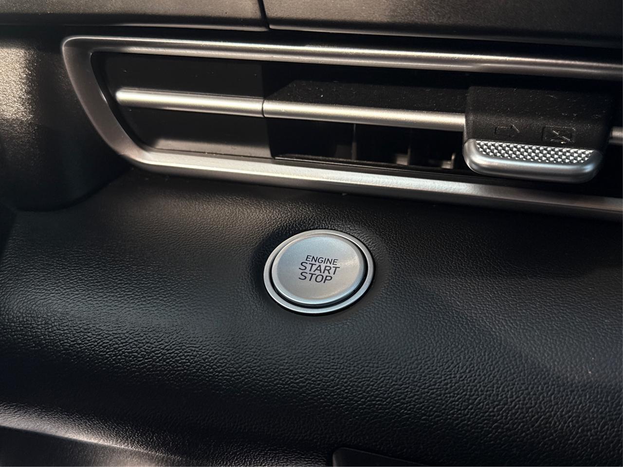 2024 Hyundai Elantra CRUISE REAR CAM LOW KM MINT! WE FINANCE ALL CREDIT Photo