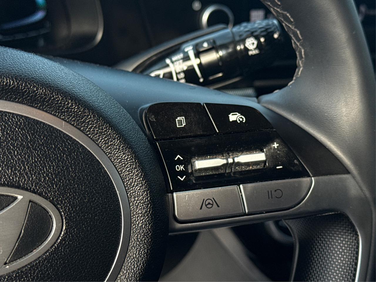 2024 Hyundai Elantra CRUISE REAR CAM LOW KM MINT! WE FINANCE ALL CREDIT Photo