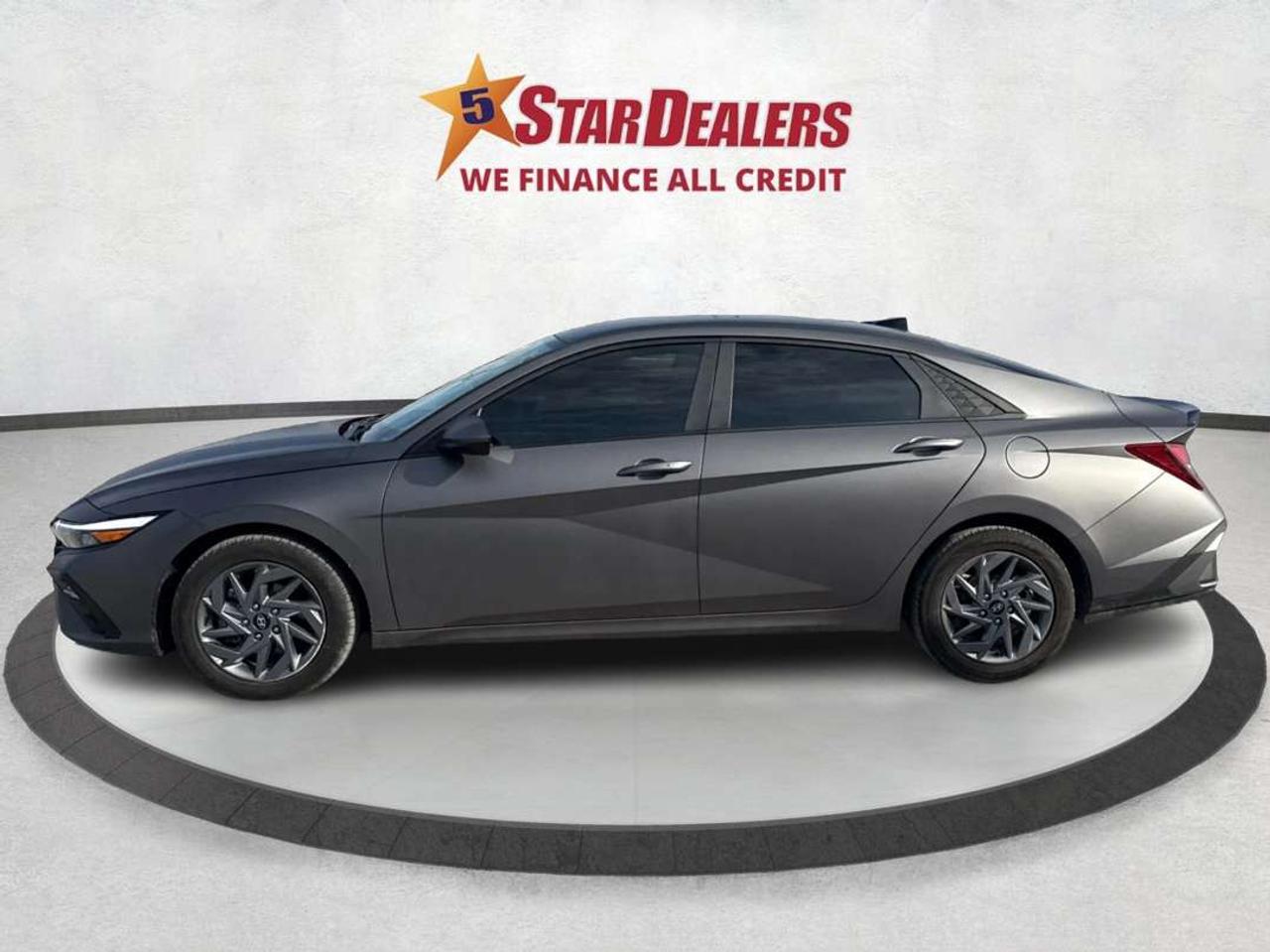 2024 Hyundai Elantra CRUISE REAR CAM LOW KM MINT! WE FINANCE ALL CREDIT Photo3