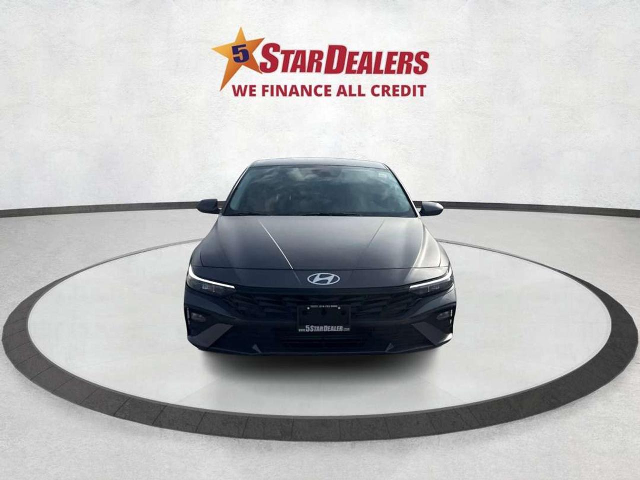 2024 Hyundai Elantra CRUISE REAR CAM LOW KM MINT! WE FINANCE ALL CREDIT Photo1
