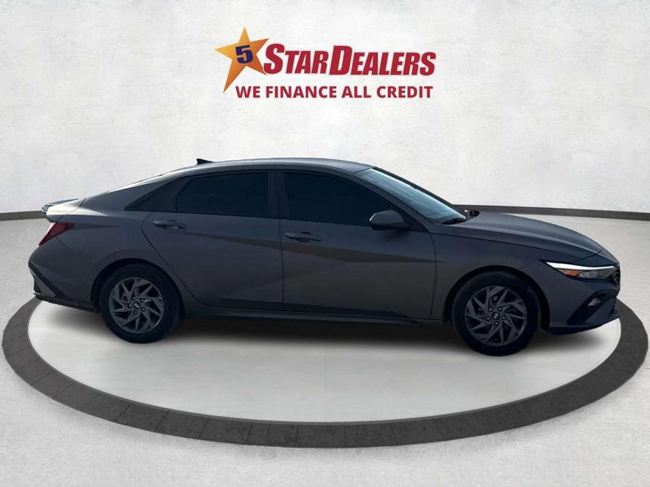 2024 Hyundai Elantra CRUISE REAR CAM LOW KM MINT! WE FINANCE ALL CREDIT Photo