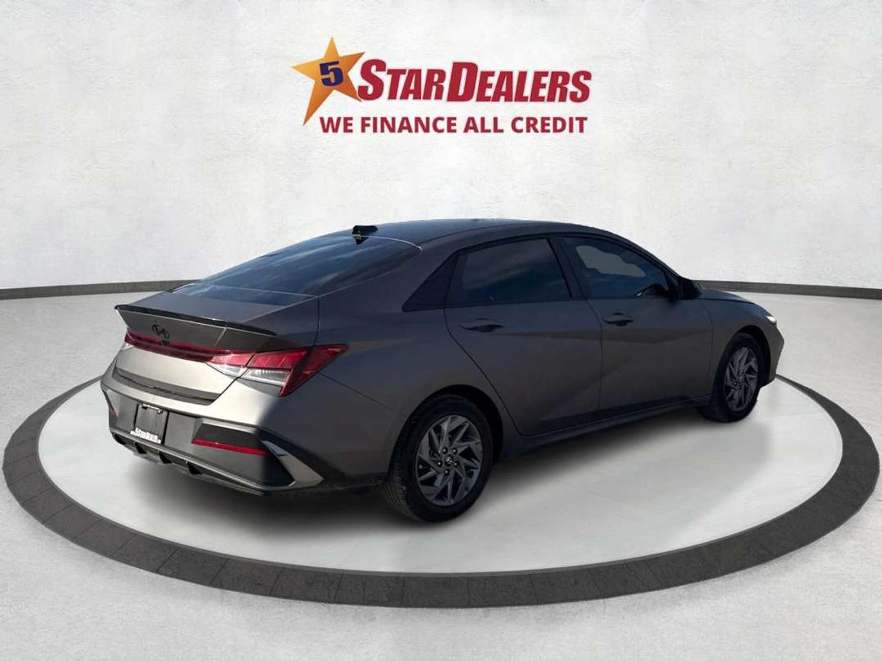 2024 Hyundai Elantra CRUISE REAR CAM LOW KM MINT! WE FINANCE ALL CREDIT Photo