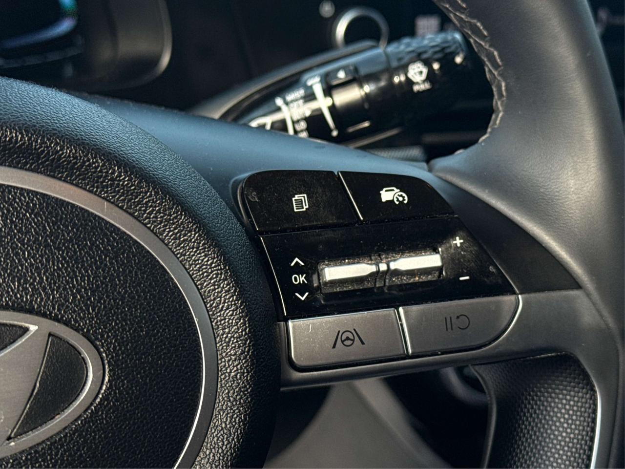 2024 Hyundai Elantra CRUISE REAR CAM LOW KM MINT! WE FINANCE ALL CREDIT Photo