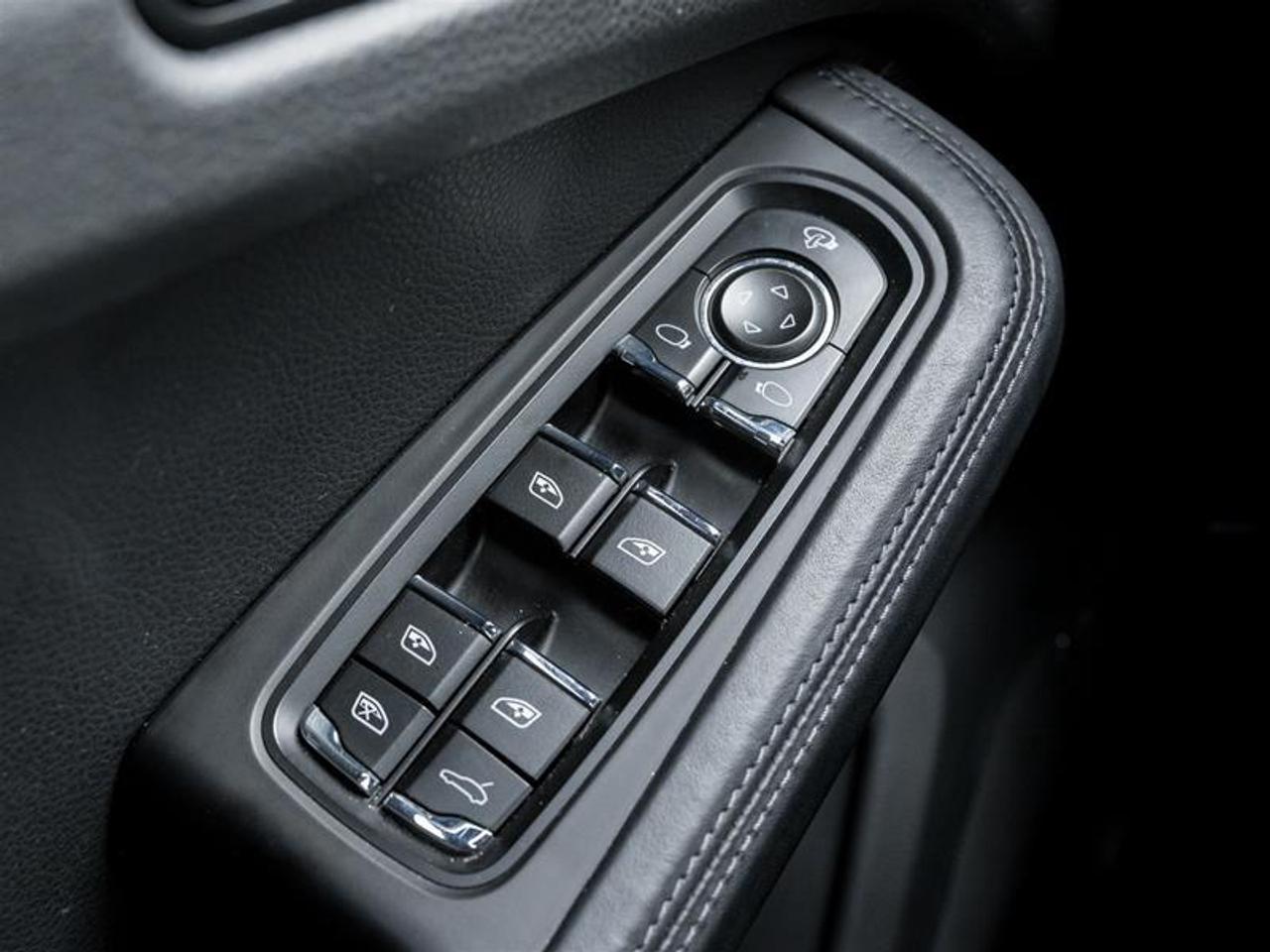 2023 Porsche Macan S 4dr All-Wheel Drive Photo