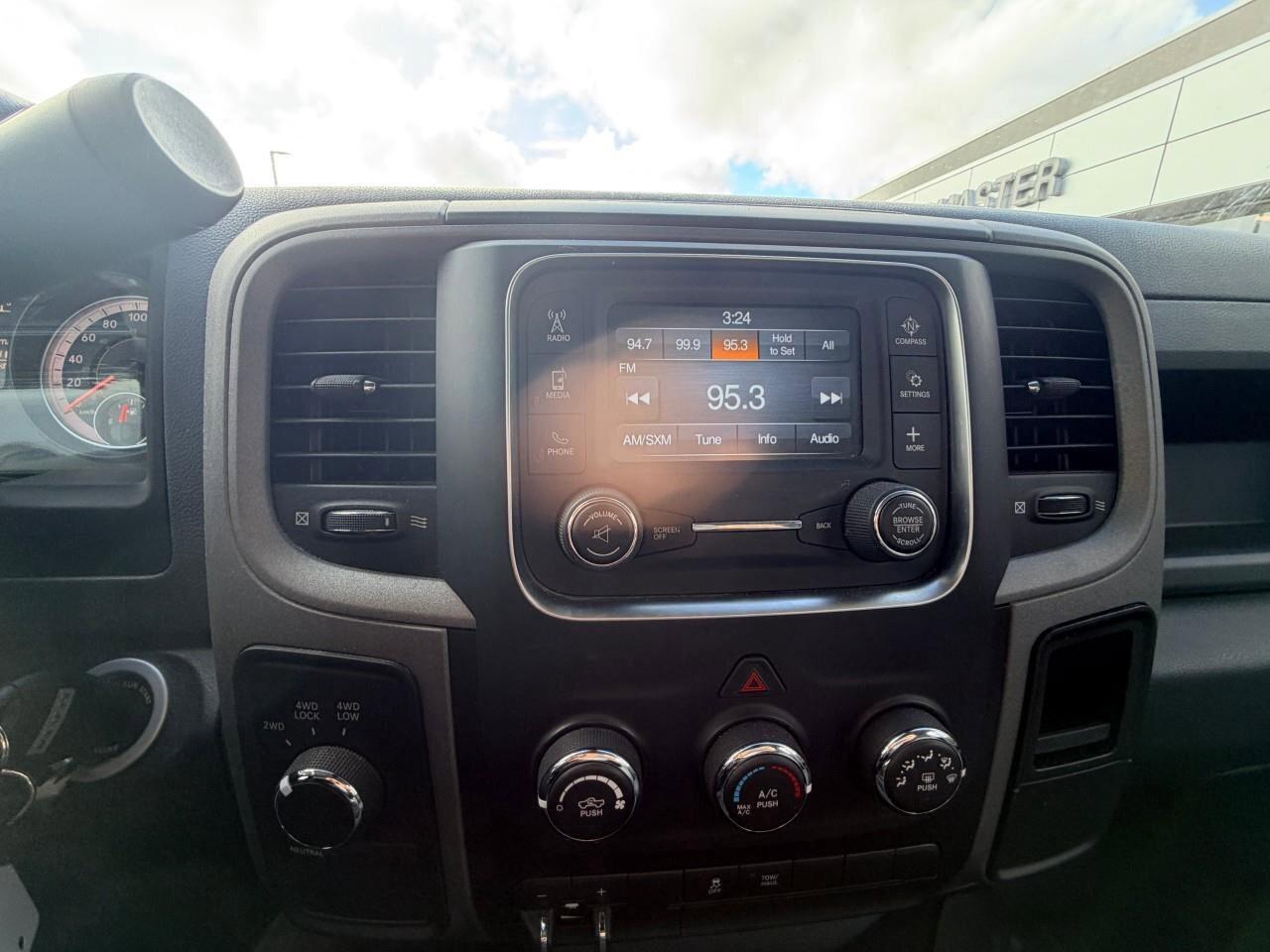 2016 RAM 1500 4WD Reg Cab 120.5  Express Photo