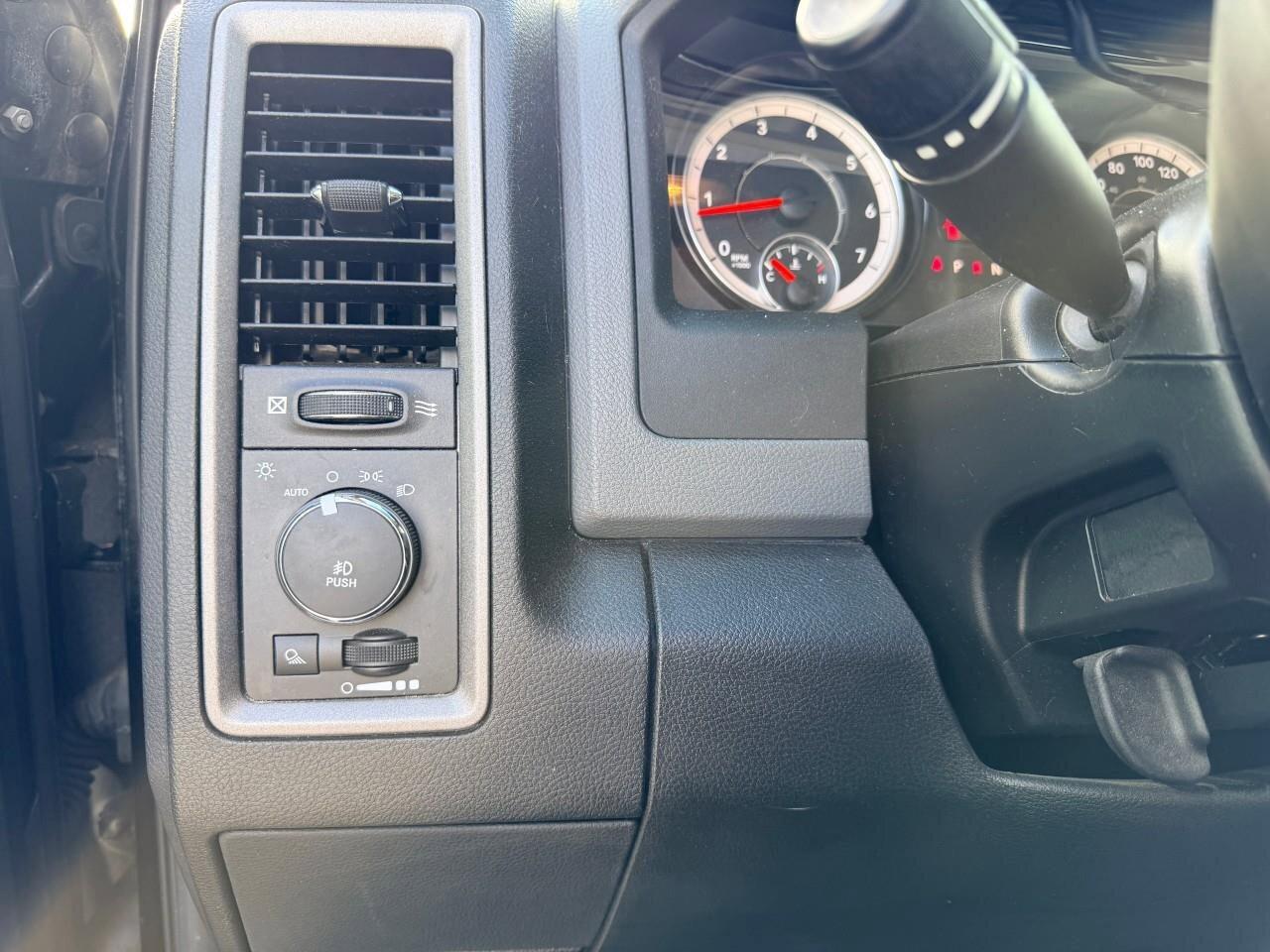 2016 RAM 1500 4WD Reg Cab 120.5  Express Photo