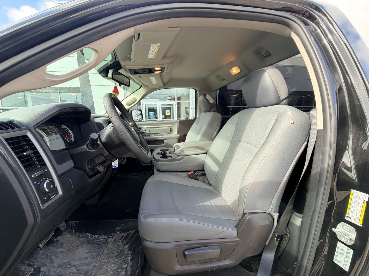 2016 RAM 1500 4WD Reg Cab 120.5  Express Photo