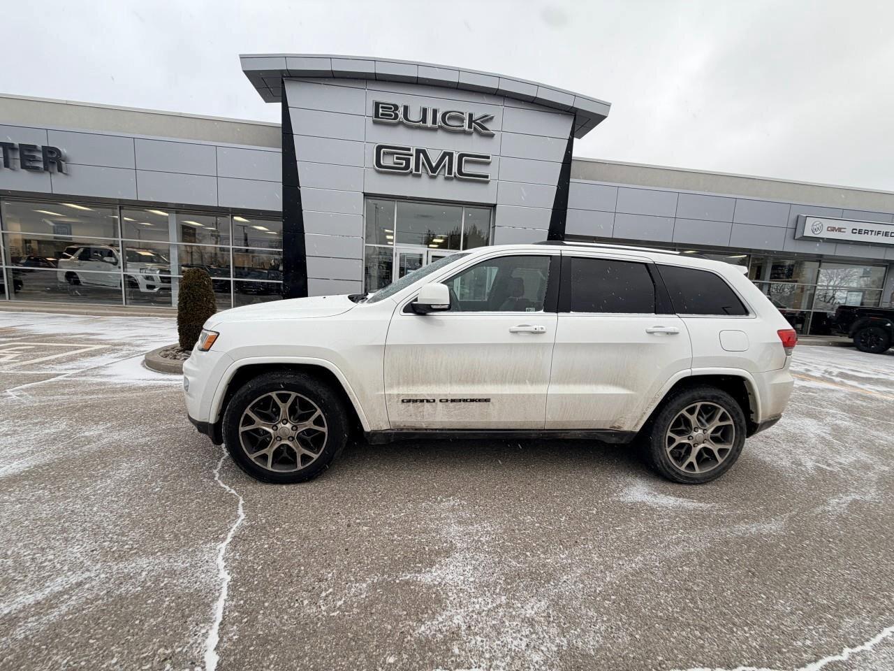 2018 Jeep Grand Cherokee Sterling EditionSTERLING EDITION, 5.7L V8, 4X4, AL Photo2