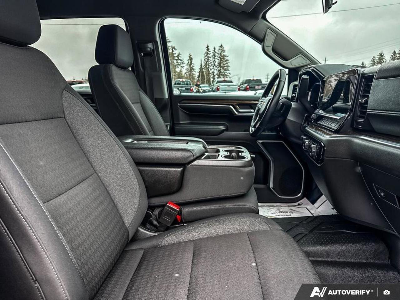 2024 Chevrolet Silverado 1500 4WD Crew Cab 147  LT Photo